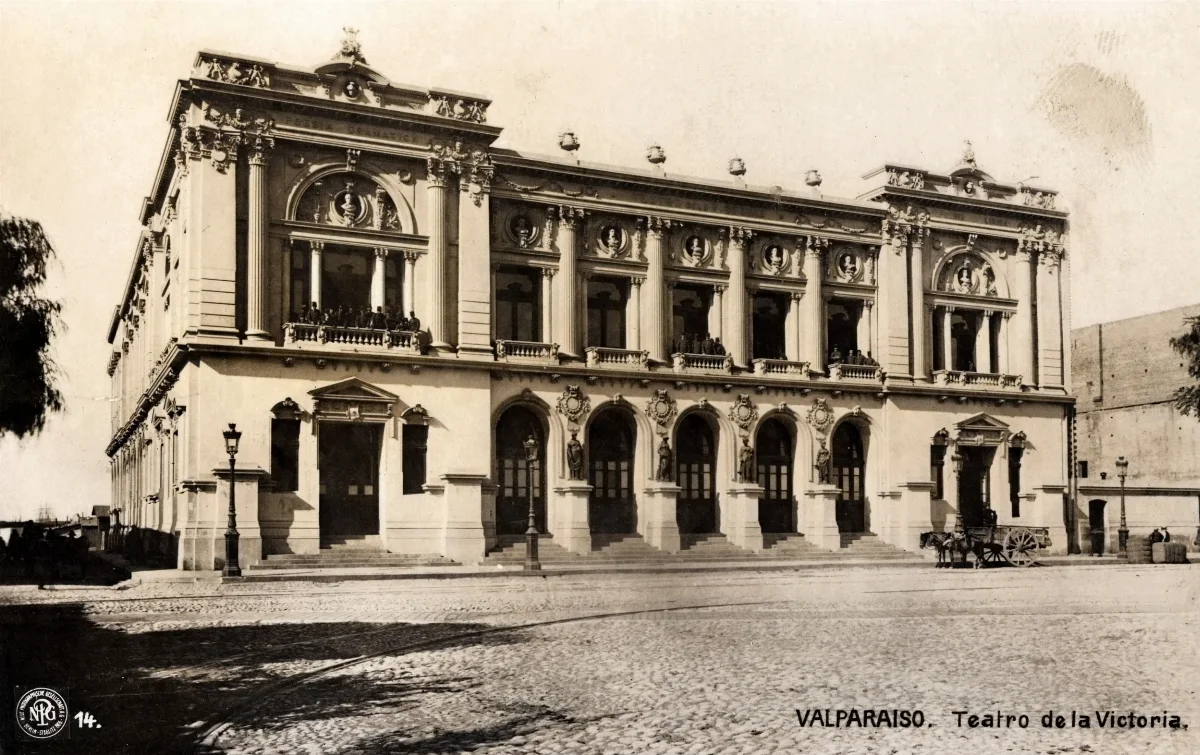 Segundo Teatro Victoria de Valparaíso, ca. 1906 — Plaza de la Victoria — 1906 | Chile de Ayer