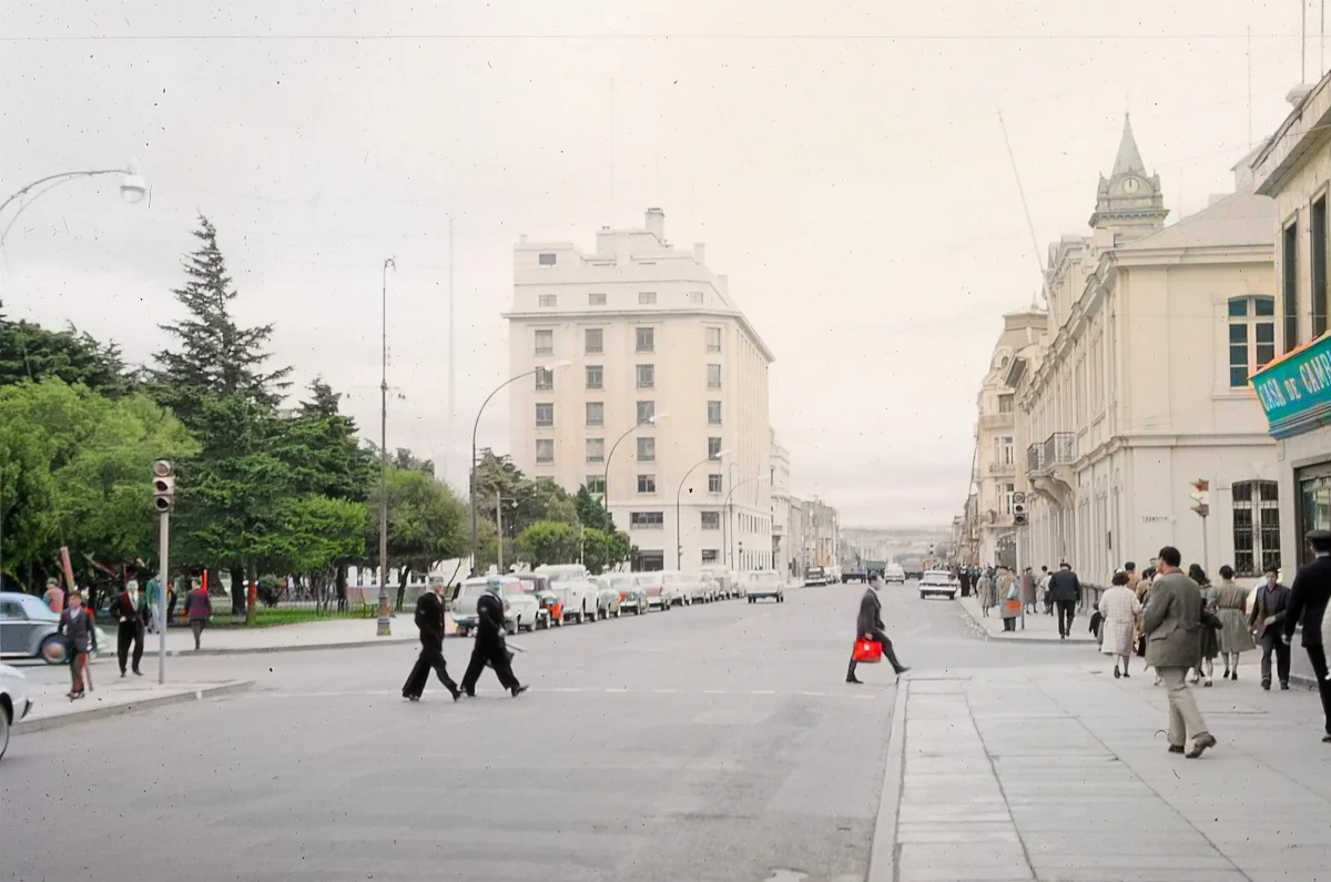 Calle Gobernador Carlos Bories ca.1965 — Plaza Muñoz Gamero — 1963 | Chile de Ayer
