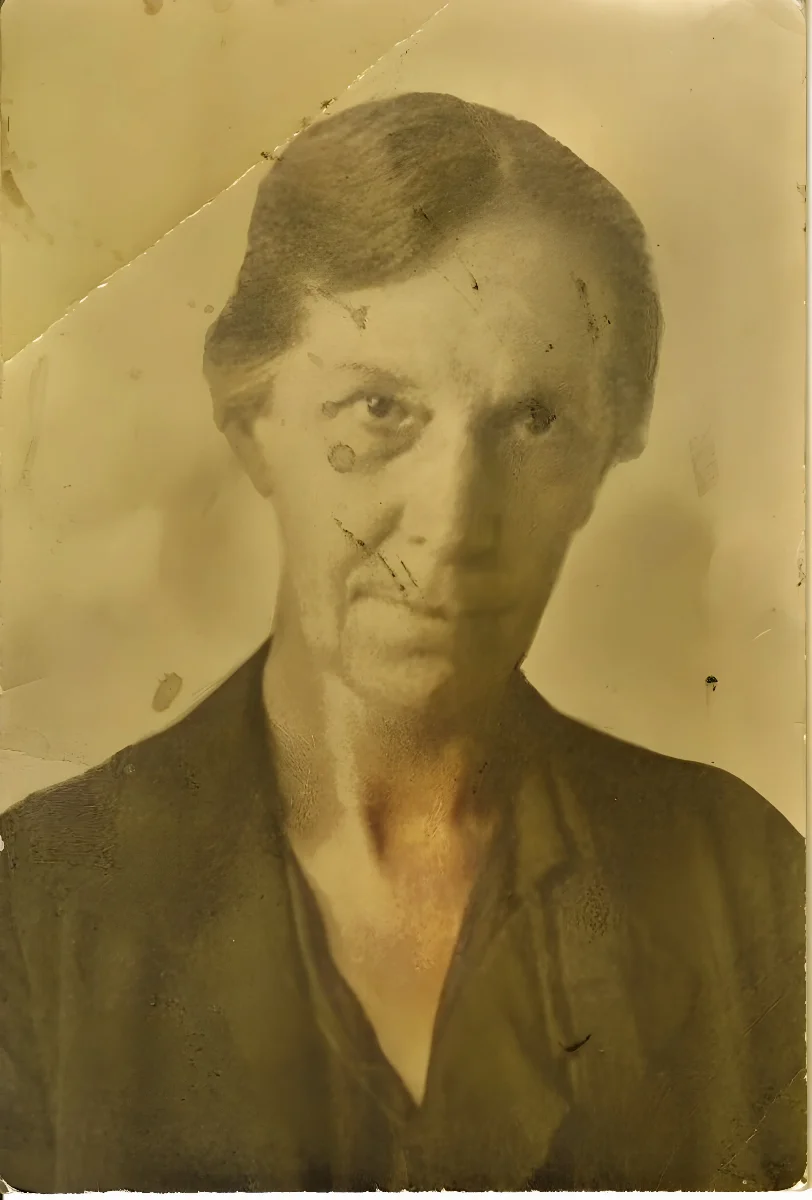 Ema Heyerman Weiss, ca. 1920 — Plaza de Armas de Buin — 1920 | Chile de Ayer