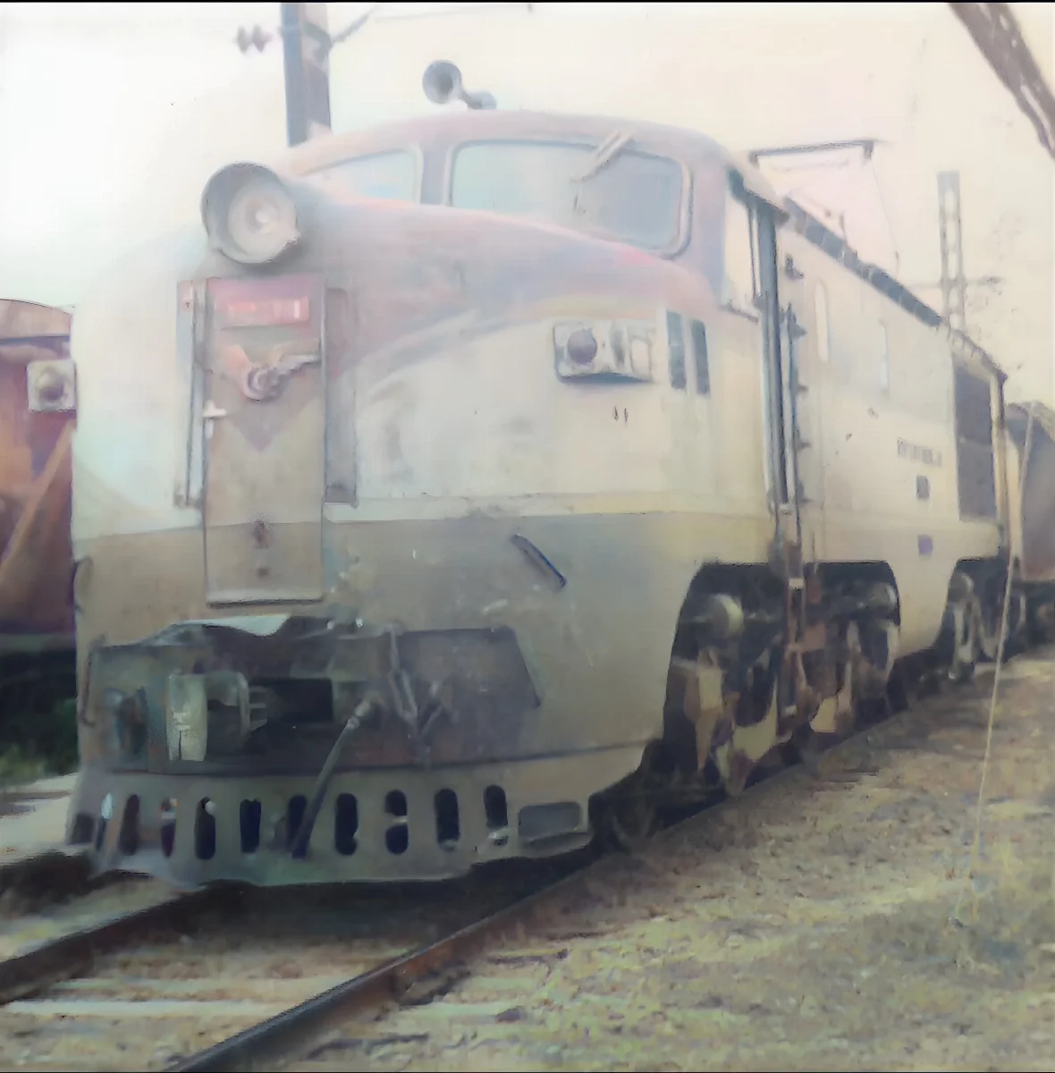 Locomotora de origen italiano en Chillán, 1994 — 1994 | Chile de Ayer