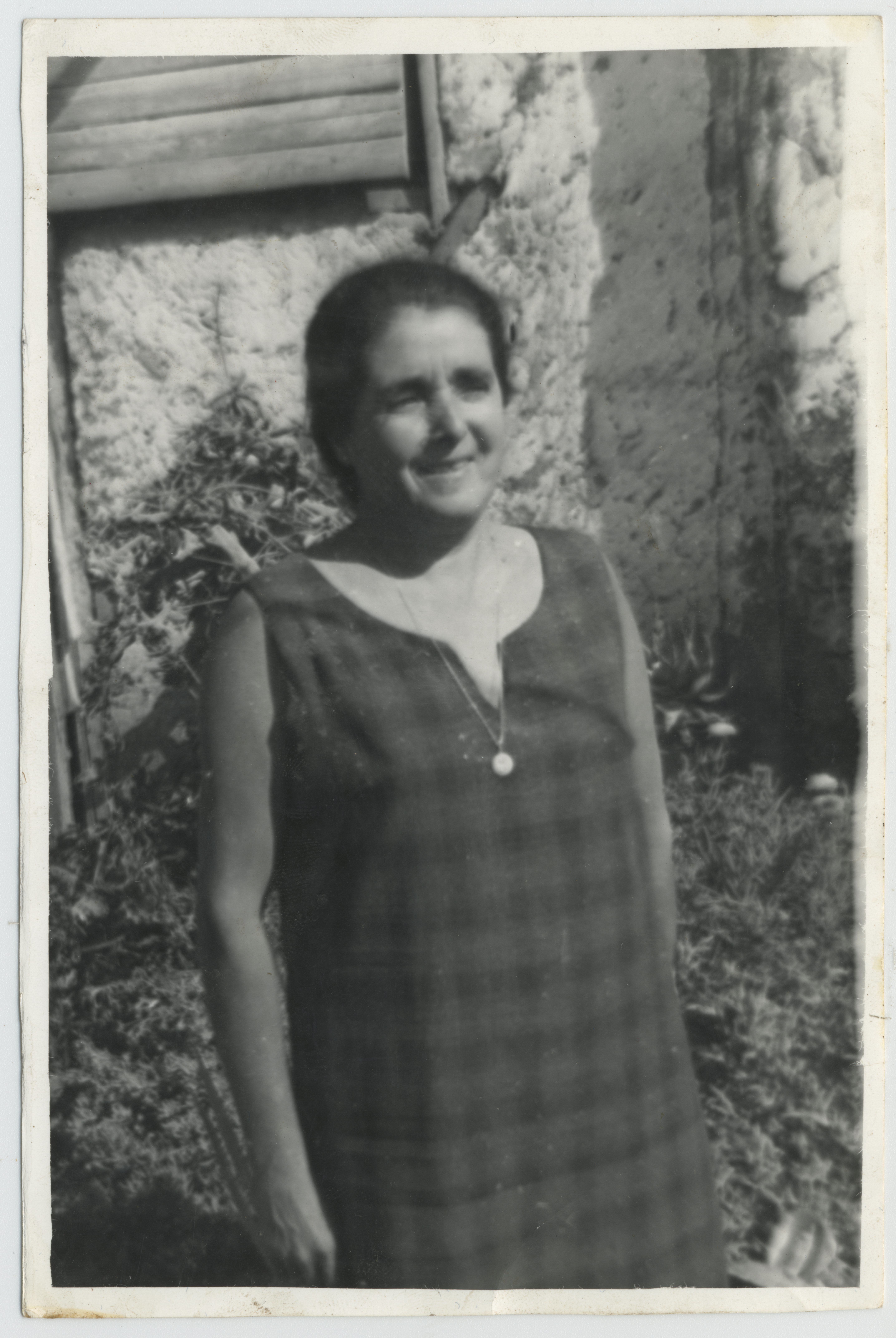 María Dureaux en su casa, Sector El Estero — Calle Larga — 1980 | Chile de Ayer