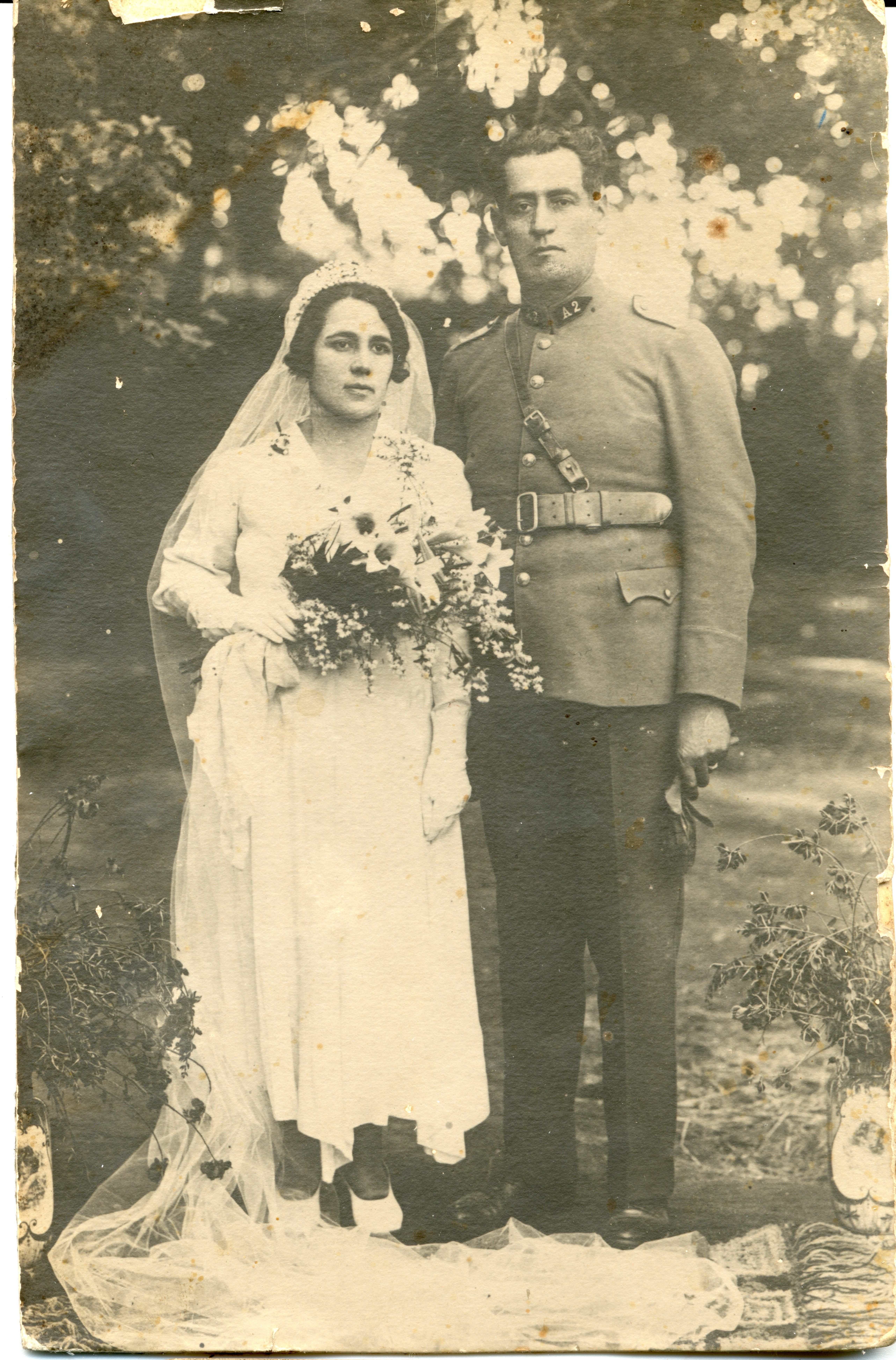 Recien casados matrimonio Barahona Contreras — 1925 | Chile de Ayer