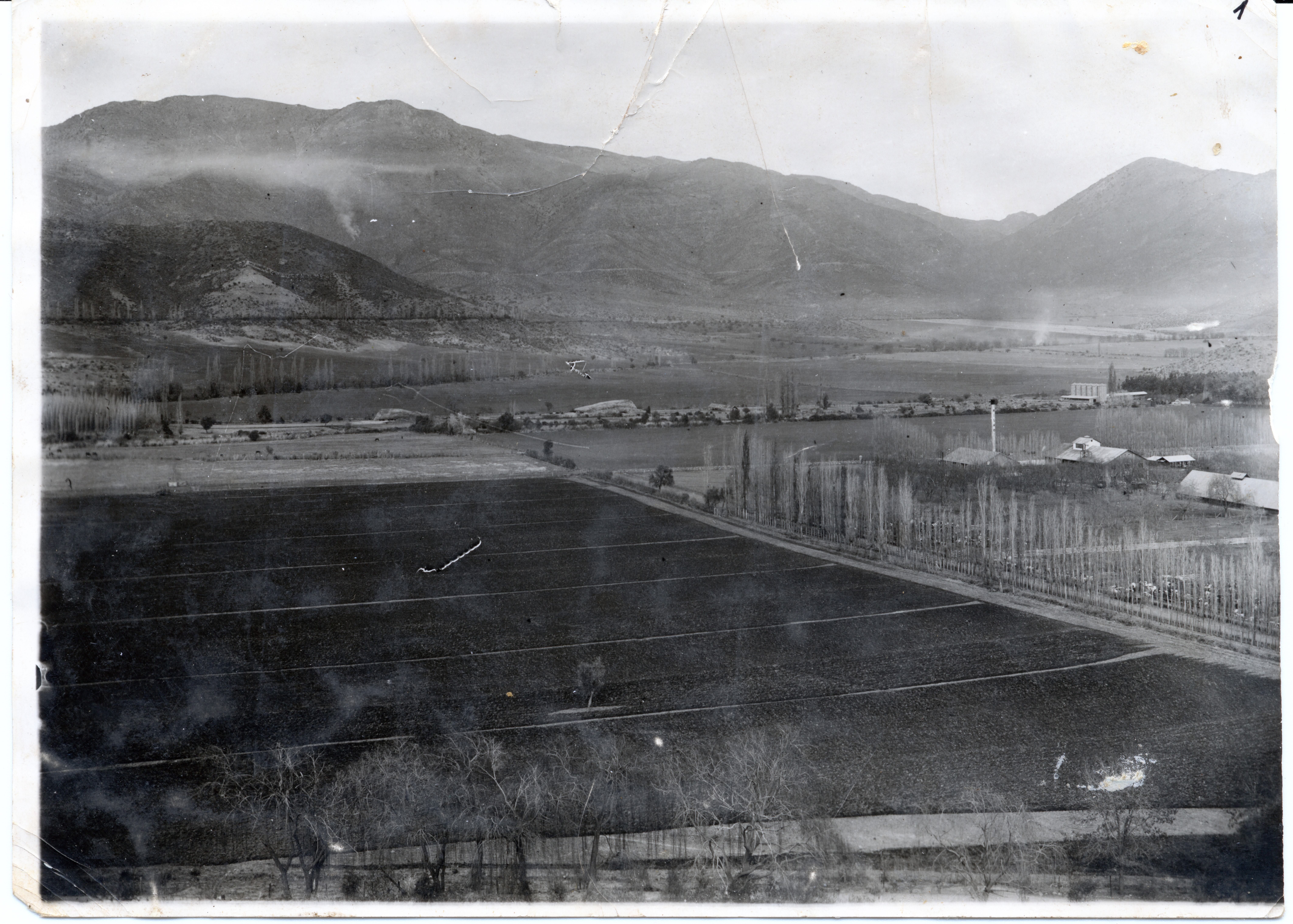 Vista aérea de la Hacienda San Vicente — Calle Larga — 1951 | Chile de Ayer