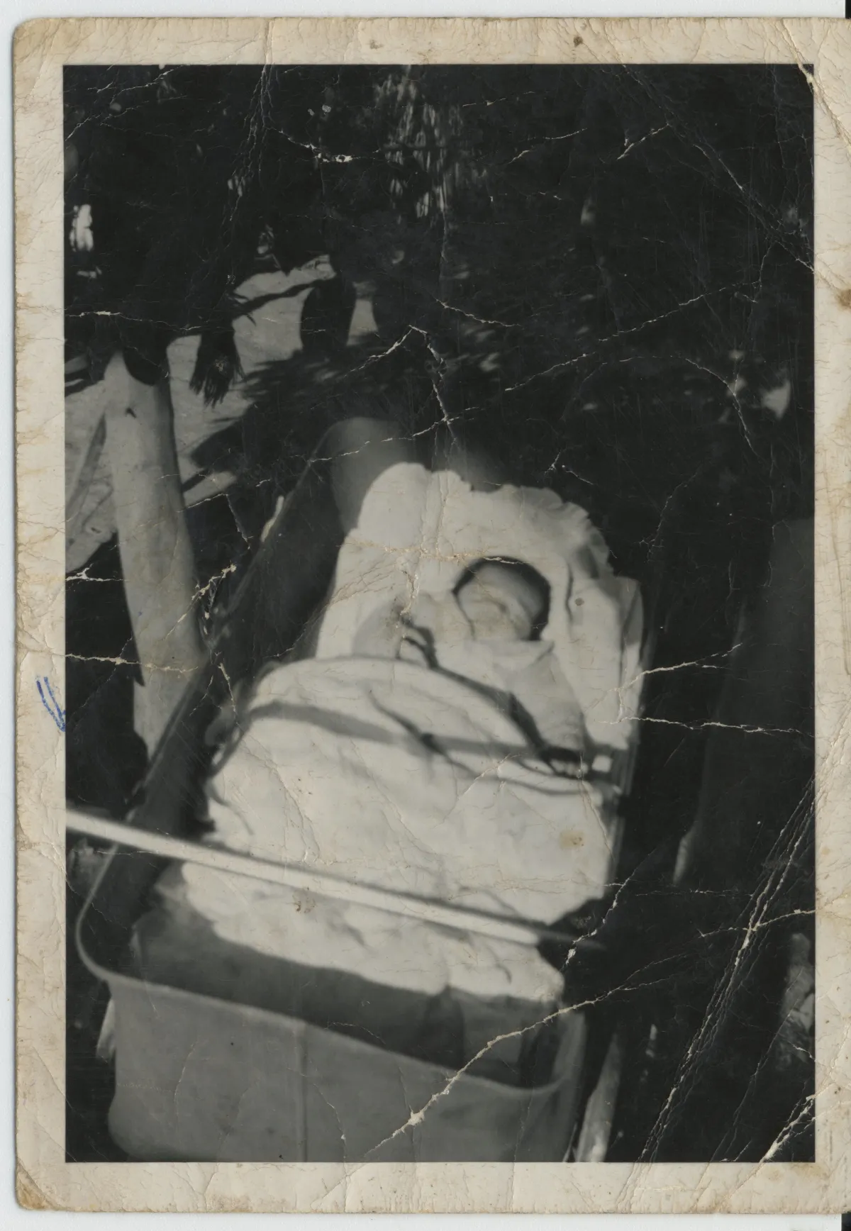 Bebé en coche, un mes de vida — Pocuro — 1964 | Chile de Ayer