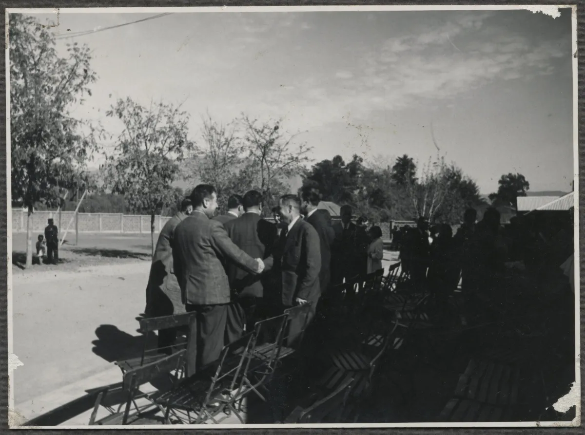 Asistentes a acto en Escuela Particular Nº3, Hacienda San Vicente — Calle Larga — 1953 | Chile de Ayer