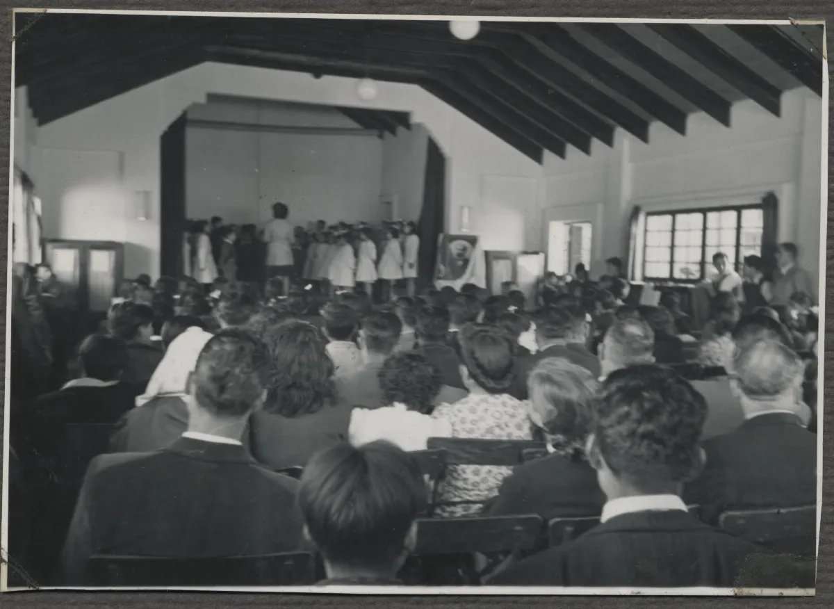 Acto 21 de mayo en Escuela Particular Nº3 Rosa Squella, Hacienda San Vicente — Calle Larga — 1953 | Chile de Ayer