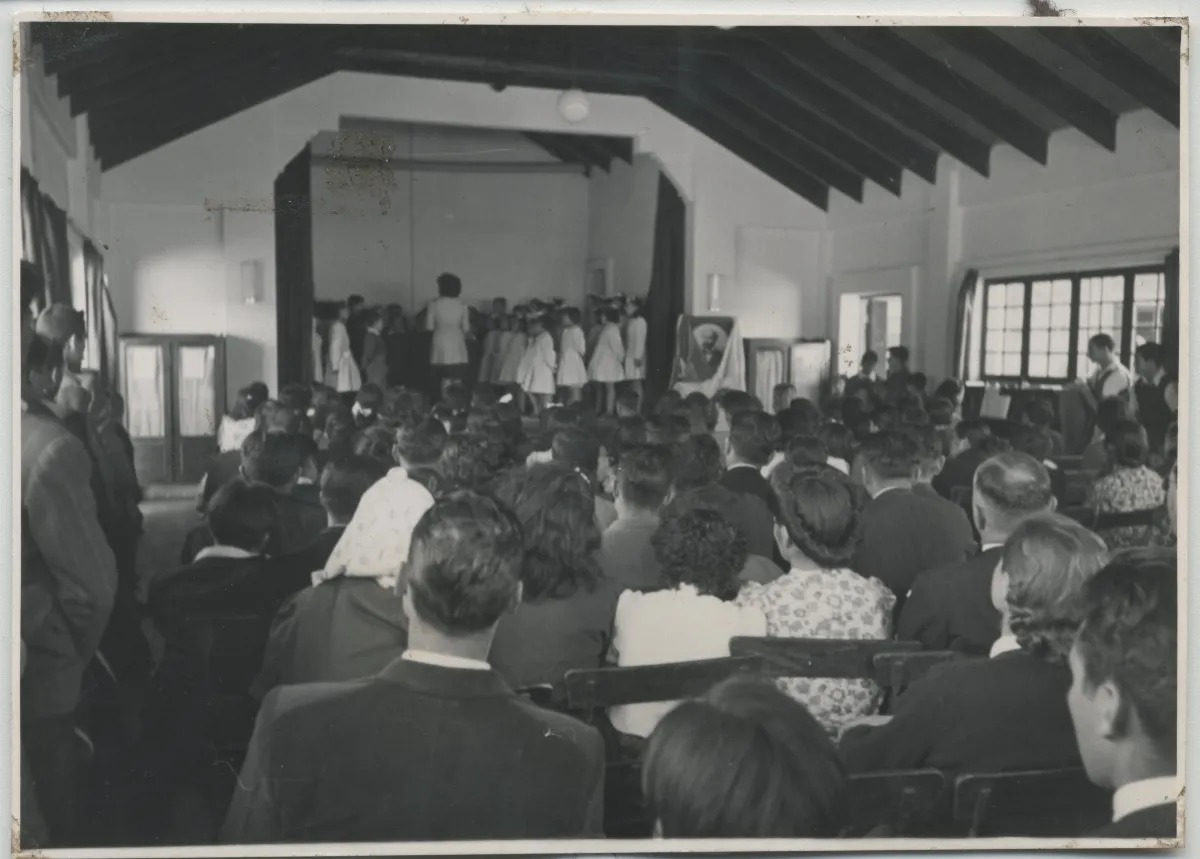 Acto 21 de mayo en Escuela Particular Nº3 Rosa Squella, Hacienda San Vicente — Calle Larga — 1953 | Chile de Ayer