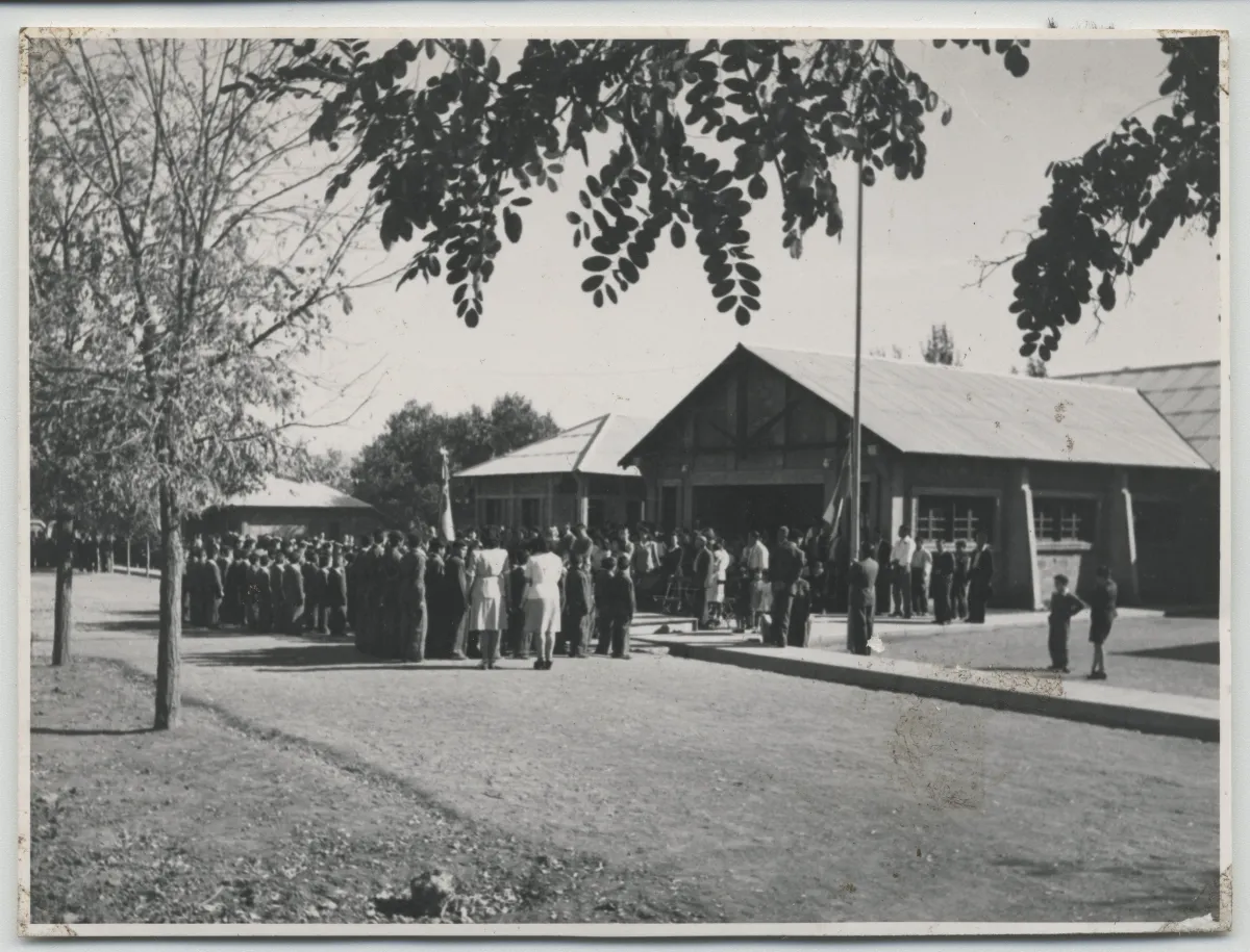 Acto en Escuela Particular Nº3 Rosa Squella, Hacienda San Vicente — Calle Larga — 1953 | Chile de Ayer