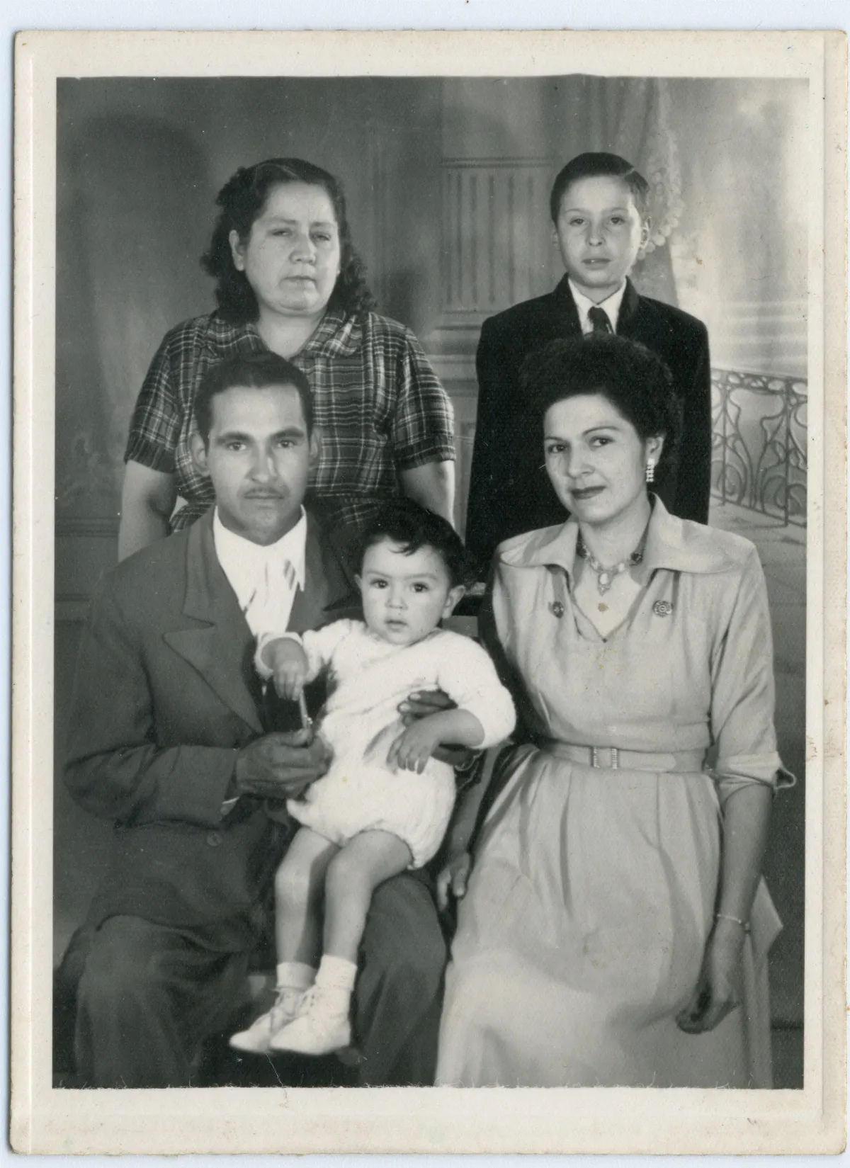 Recuerdo del día de la primera comunión de Nelson Castillo — Calle Larga — 1953 | Chile de Ayer