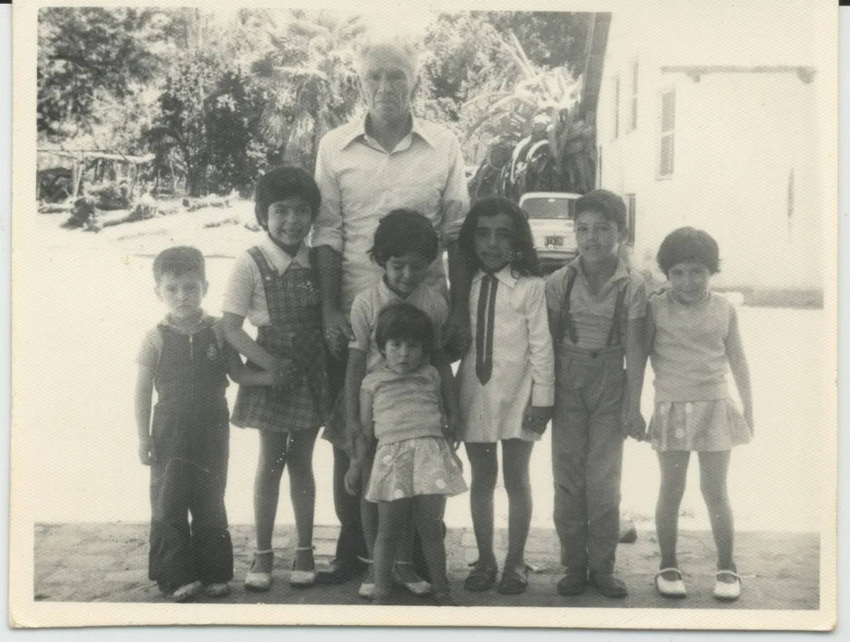 Don Atilio y familiares — Calle Larga — 1974 | Chile de Ayer