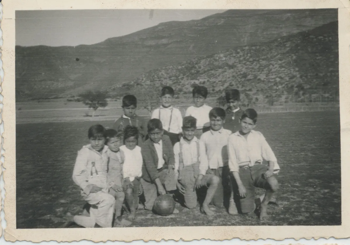 Niños jugadores de futbol — Calle Larga — 1925 | Chile de Ayer