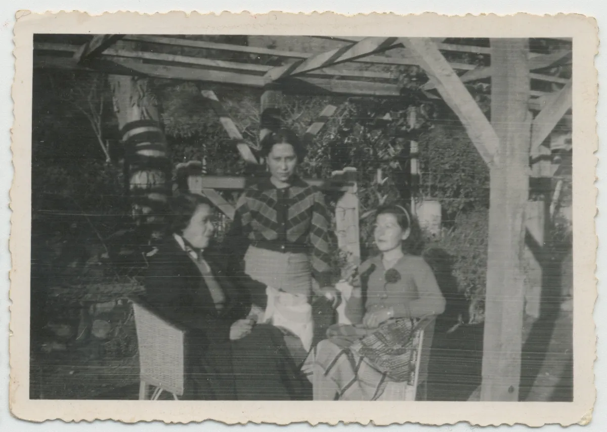 Sra Blanca Clavijos y amigas — Calle Larga — 1925 | Chile de Ayer