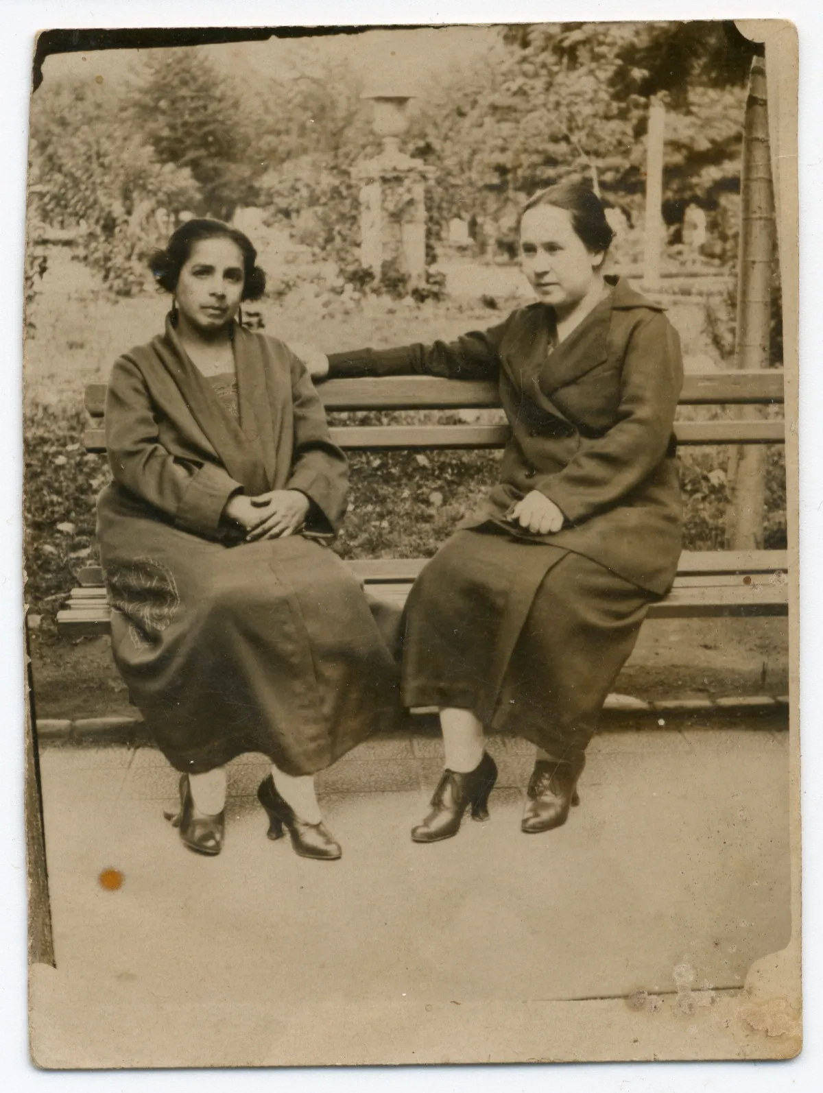 Filomena Arevalo y amiga — Los Andes — 1937 | Chile de Ayer