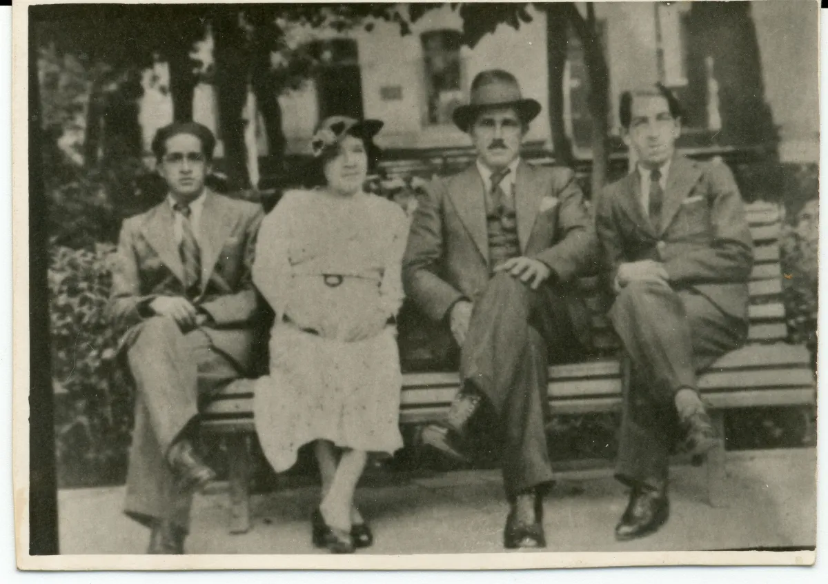 Familia Contreras Clavijo y amigo — Los Andes — 1940 | Chile de Ayer