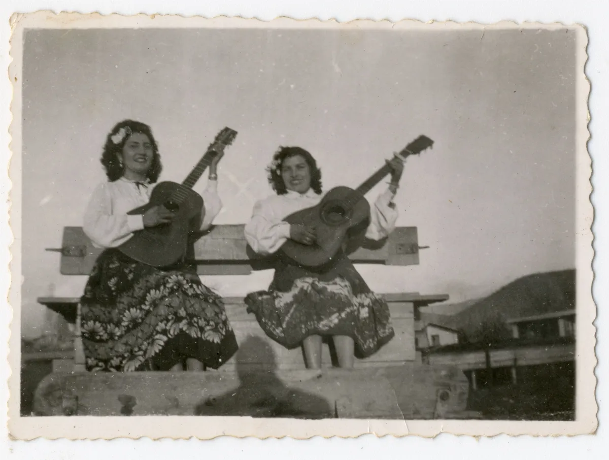 Folcloristas en carretela — Pocuro — 1950 | Chile de Ayer
