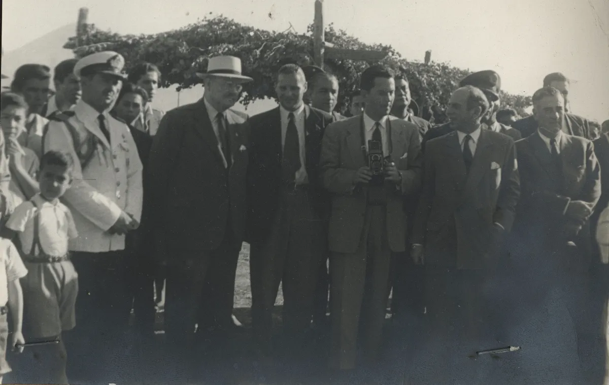 Ceremonia IAPB con autoridades y uniformados en Calle Larga — Calle Larga — 1954 | Chile de Ayer