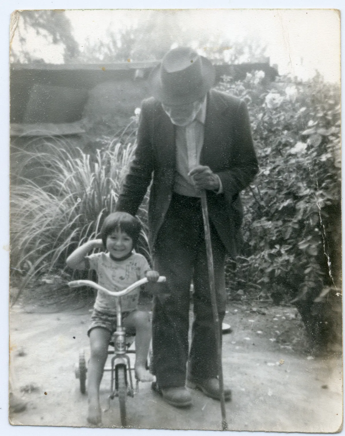 Abuelo y Nieto — Calle Larga — 1979 | Chile de Ayer