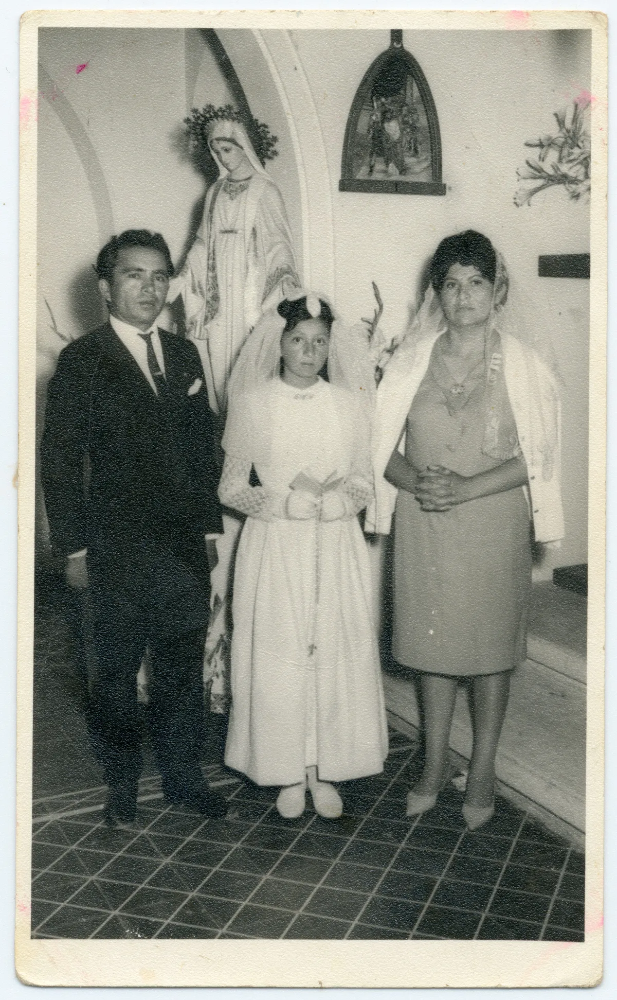 Recuerdo de Primera Comunión Familia Salinas Silva — Mendoza, Argentina — 1969 | Chile de Ayer