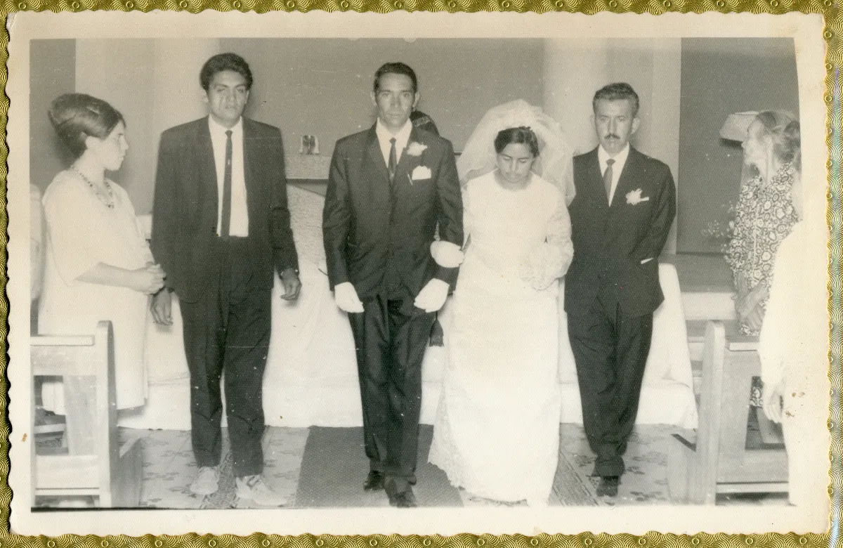 Caminando hacia el altar — aprox. 1960 | Chile de Ayer
