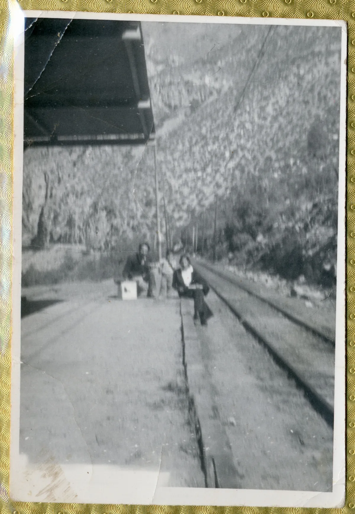 Esperando el tren — aprox. 1960 | Chile de Ayer
