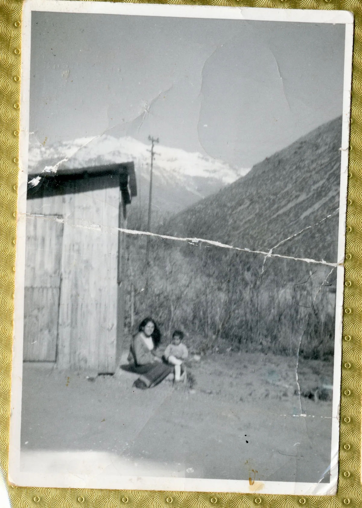 Madre con su hijo — aprox. 1960 | Chile de Ayer