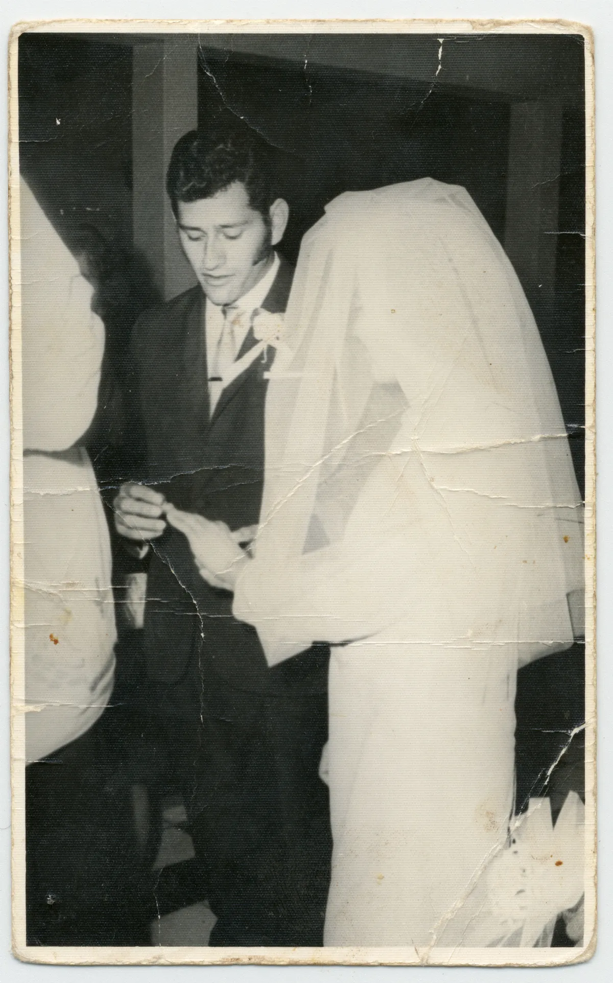 Poniendo argollas en misa de matrimonio — Calle Larga — 1963 | Chile de Ayer