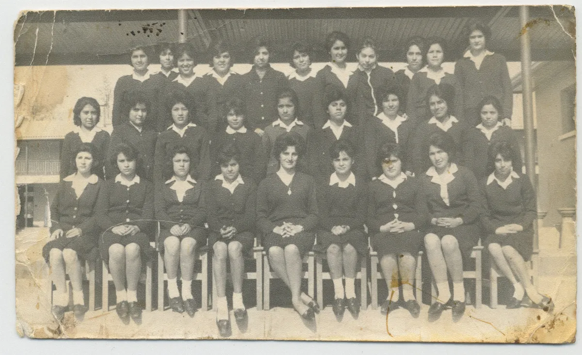 Recuerdo de compañeras de curso Escuela Cristo Redentor — Calle Larga — 1963 | Chile de Ayer