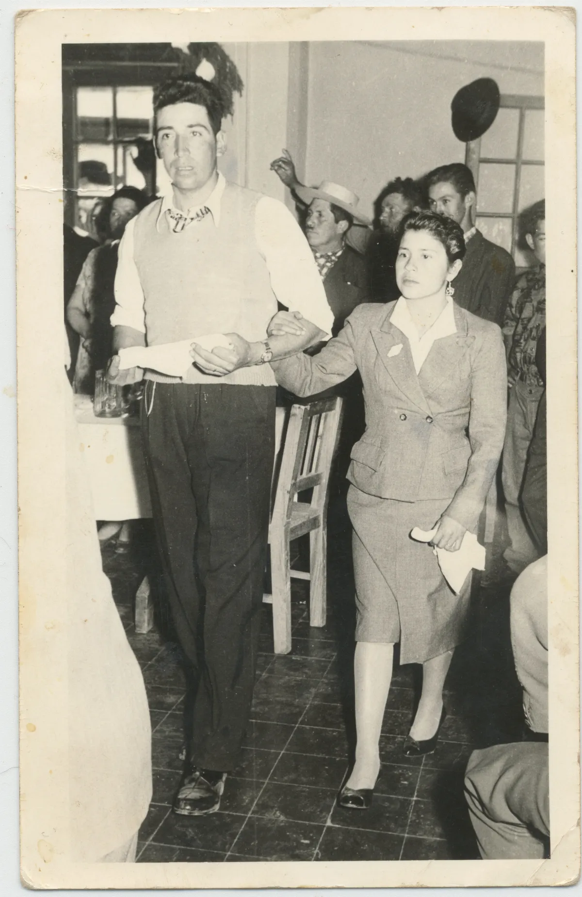 Pareja bailando cueca en Fiesta de aniversario Santa Rosa — Calle Larga — 1962 | Chile de Ayer