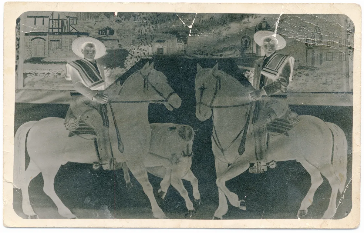 Huasos a caballo — Calle Larga — 1960 | Chile de Ayer