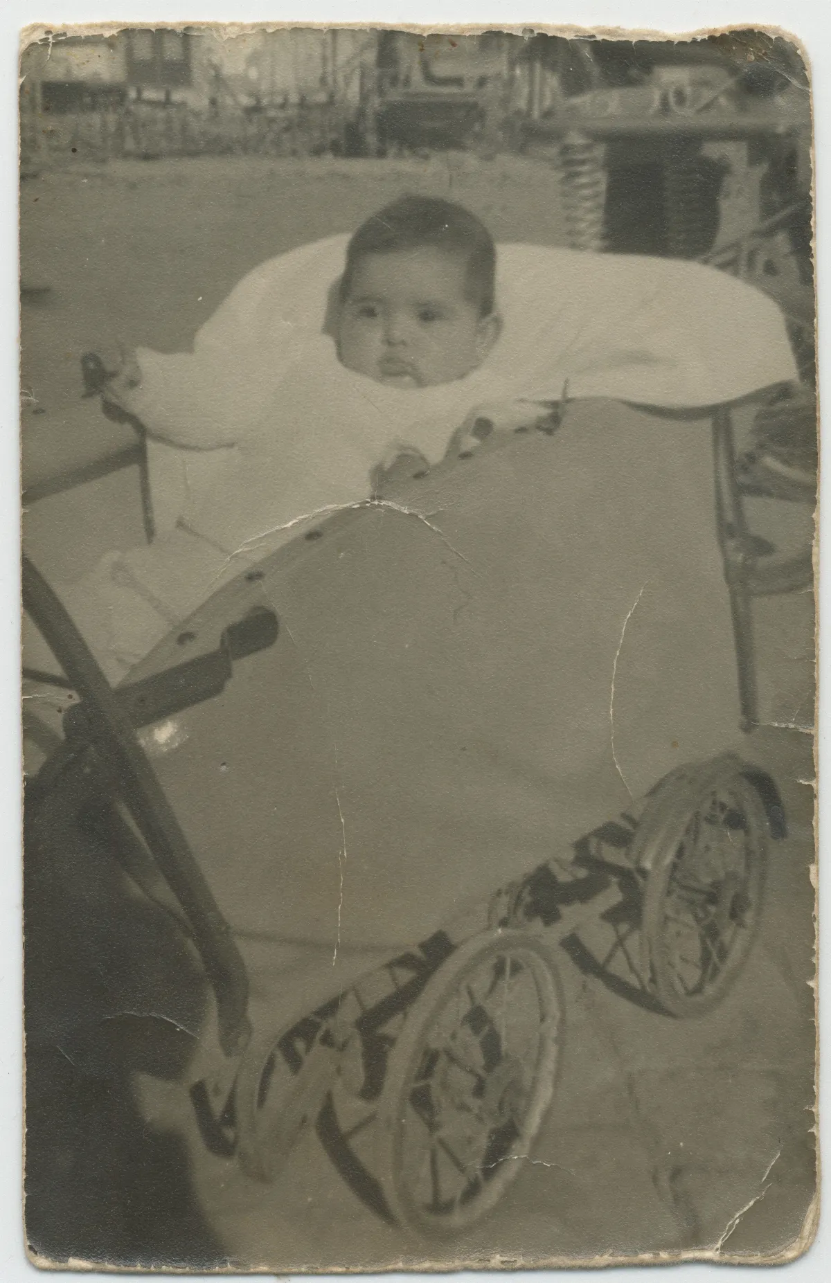 Bebé en coche — Mendoza, Argentina — 1968 | Chile de Ayer