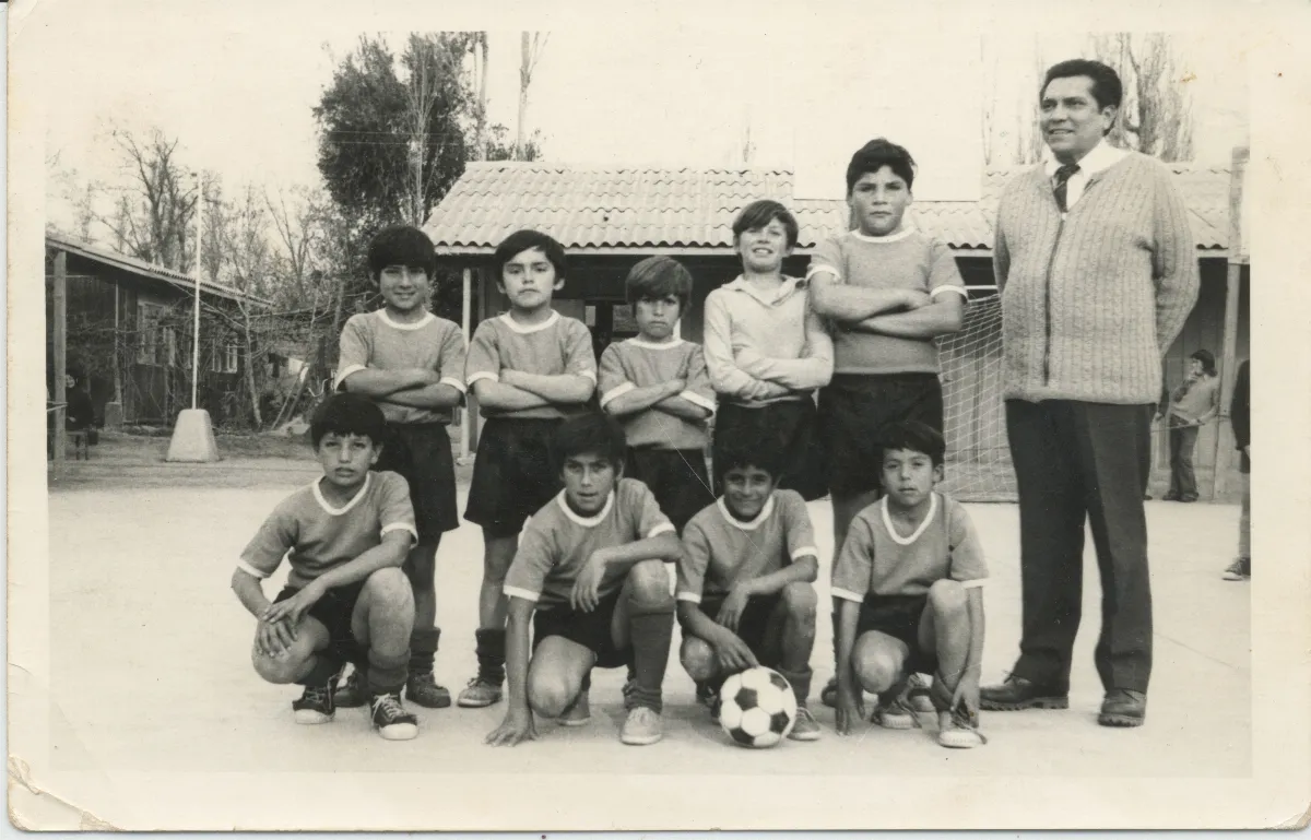 Equipo de futbol niños de Escuela Cristo Redentor — Calle Larga — 1975 | Chile de Ayer