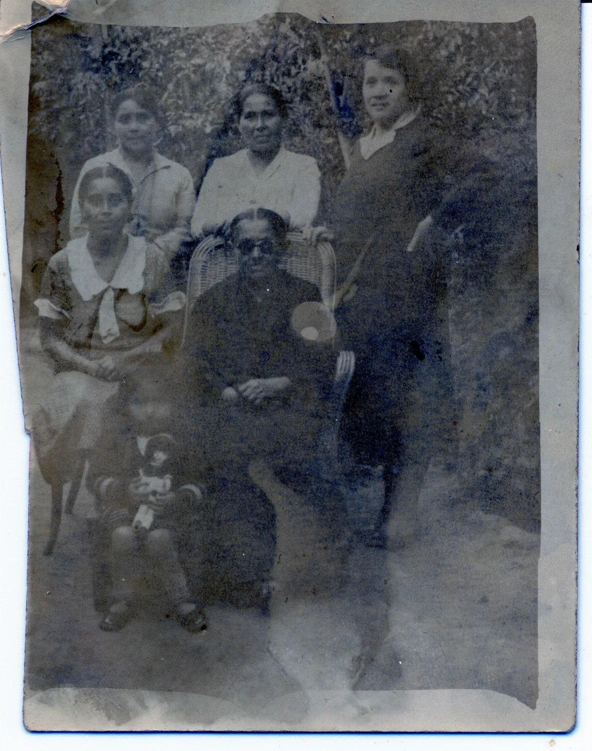 Familiares y Amigas — Calle Larga — 1913 | Chile de Ayer