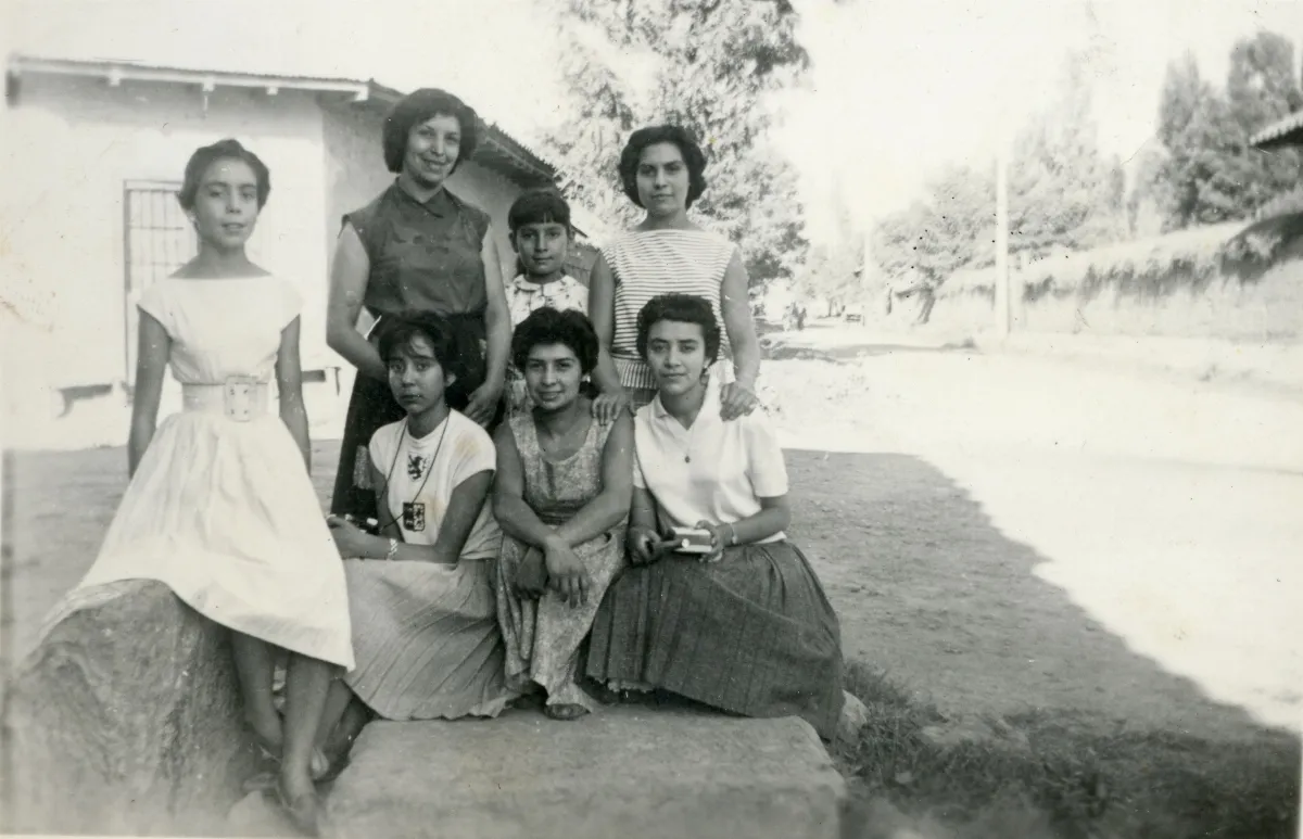 Grupo de mujeres en Pocuro, años sesenta — Pocuro — aprox. 1960 | Chile de Ayer