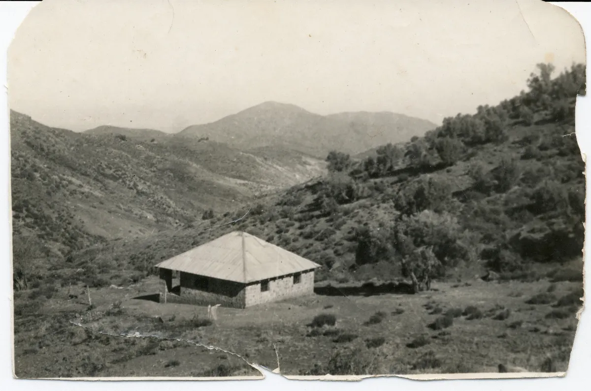 Chalé en la cordillera de San Vicente — Calle Larga — 1940 | Chile de Ayer