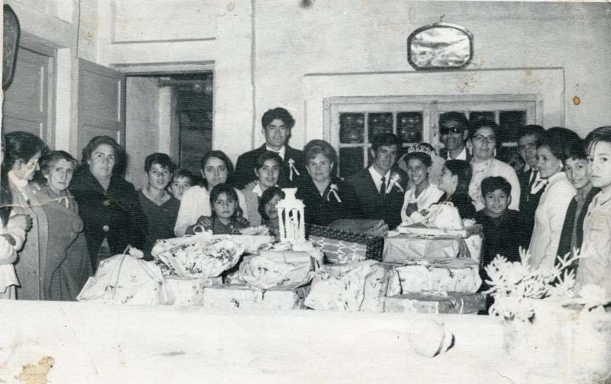 ¿Qué hacer con las fotos antiguas de los abuelos? Guía para rescatar un archivo familiar