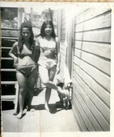 Niñas en traje de baño — Calle Larga — 1961 | Chile de Ayer