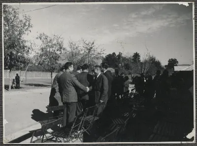 Asistentes a acto en Escuela Particular Nº3, Hacienda San Vicente — Calle Larga — 1953 | Chile de Ayer