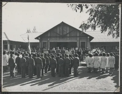 Acto escolar con formación de alumnos y autoridades — Calle Larga — 1953 | Chile de Ayer