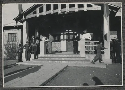 Aistentes a actividad en Colectivos, Hacienda San Vicente — Calle Larga — 1953 | Chile de Ayer