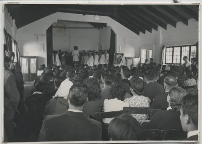 Acto 21 de mayo en Escuela Particular Nº3 Rosa Squella, Hacienda San Vicente — Calle Larga — 1953 | Chile de Ayer