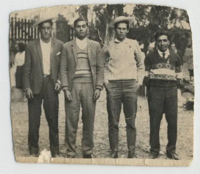 Amigos en campo de Ahumada — Calle Larga — 1973 | Chile de Ayer