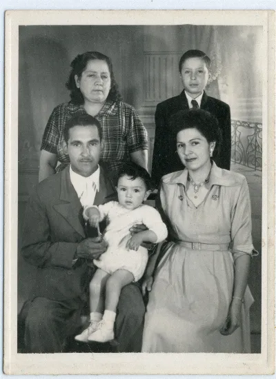 Recuerdo del día de la primera comunión de Nelson Castillo — Calle Larga — 1953 | Chile de Ayer