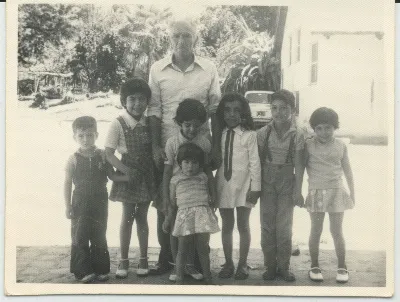 Don Atilio y familiares — Calle Larga — 1974 | Chile de Ayer
