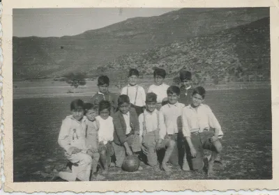 Niños jugadores de futbol — Calle Larga — 1925 | Chile de Ayer