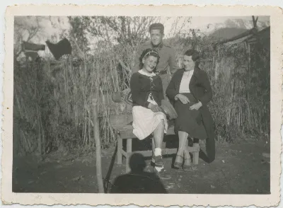 Familia Contreras Clavijo en huerto de Calle Larga — Calle Larga — 1930 | Chile de Ayer