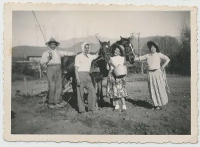 Sra Blanca Clavijos y amigos en casa de campo — Calle Larga — 1925 | Chile de Ayer
