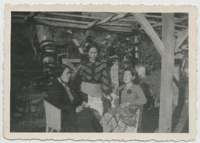 Sra Blanca Clavijos y amigas — Calle Larga — 1925 | Chile de Ayer