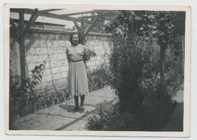 Sra Irma de Bacaro — Calle Larga — 1940 | Chile de Ayer