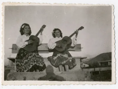 Folcloristas en carretela — Pocuro — 1950 | Chile de Ayer