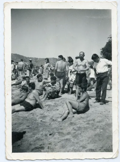 Paseo a la playa Familia Salinas — 1970 | Chile de Ayer